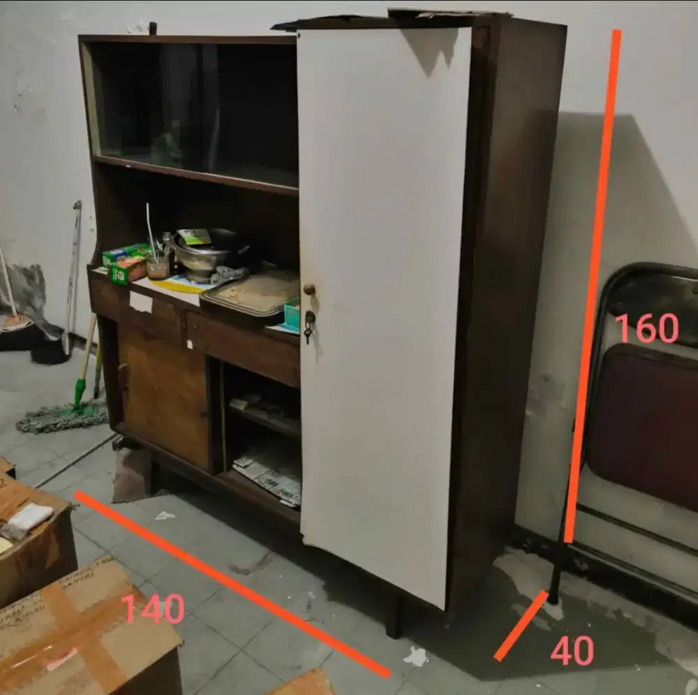 Lemari Dapur Bekas