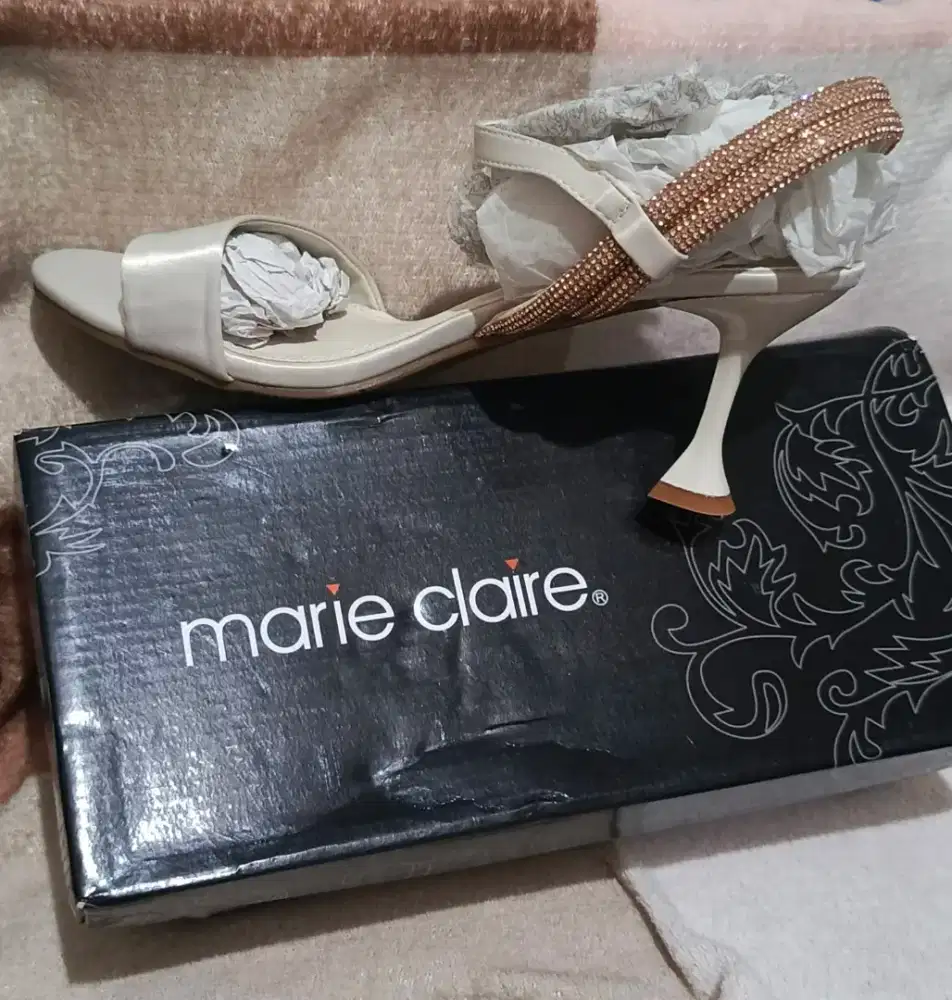 Heels wanita mar'ie claire