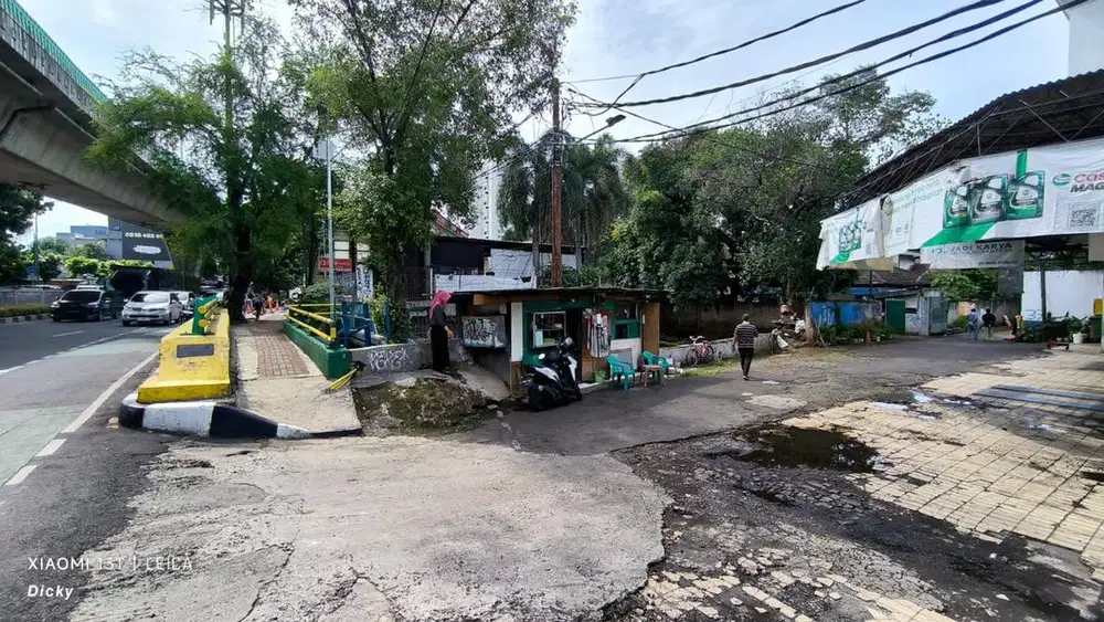 Di Jual  Murah Tanah +Bangunan  50 % Di Bawah Njop Di Kapten Tendean