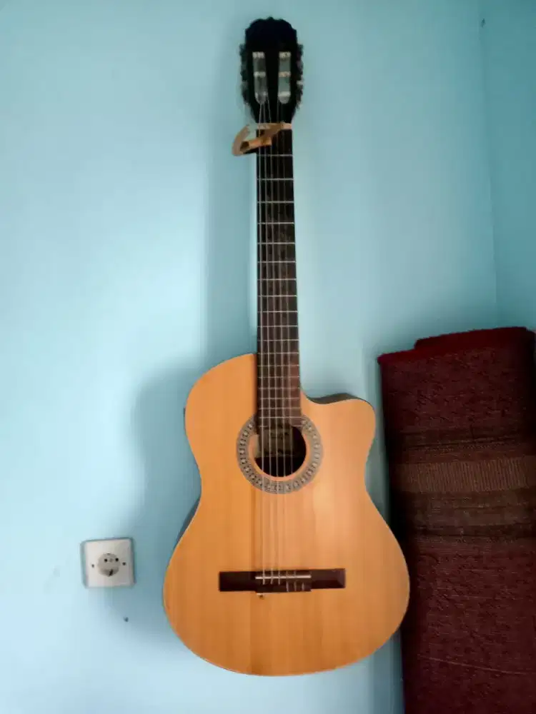 Dijual cepat Gitar klasik akustik elektrik Cowboy CGC-100 NA 