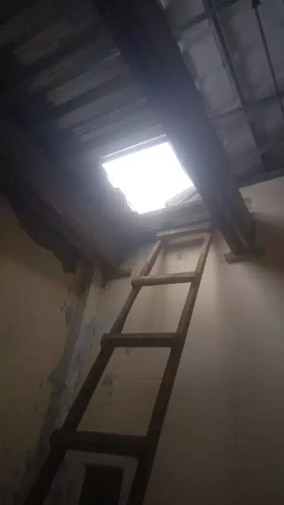 Tukang perbaikan atap bocor