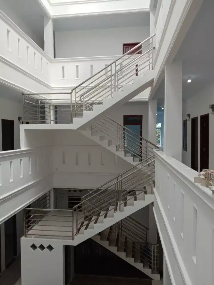 Tukang bangunan/pemborong bangunan