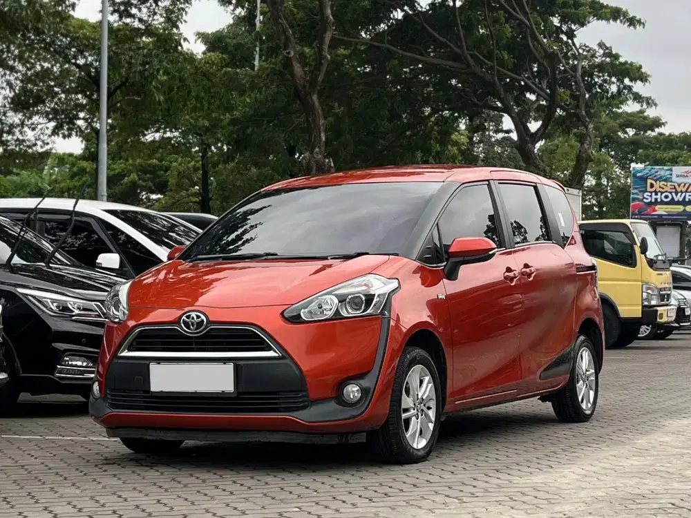 TOYOTA SIENTA G MT 2016 ORANGE KM 104RB