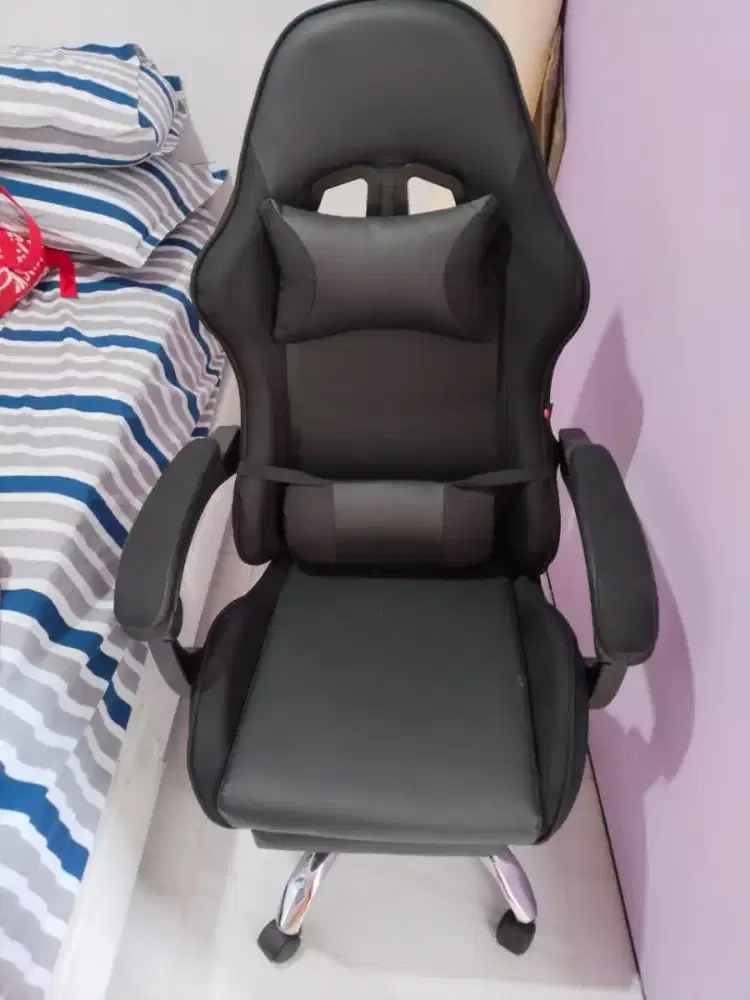 Dijual satu set meja belajar dan kursi