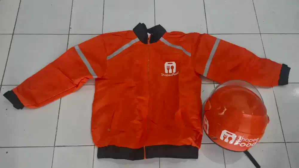 Jaket dan helm shopee