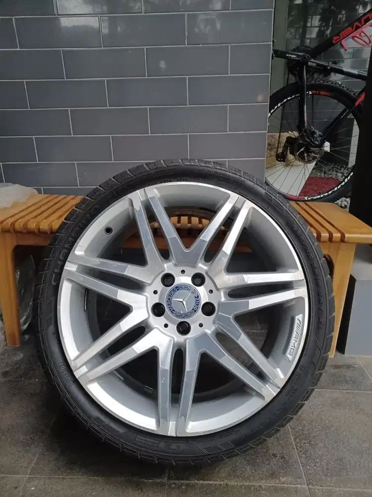AMG R19 x 8.5  Lebar Rata