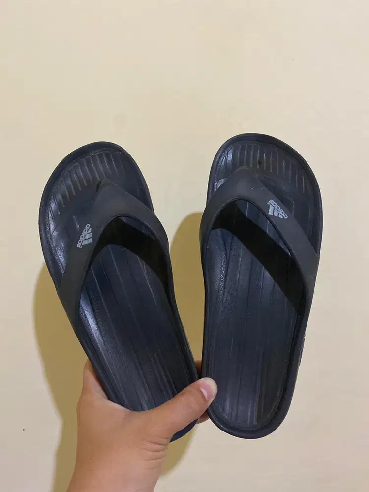 Sendal Adidas bahan karet