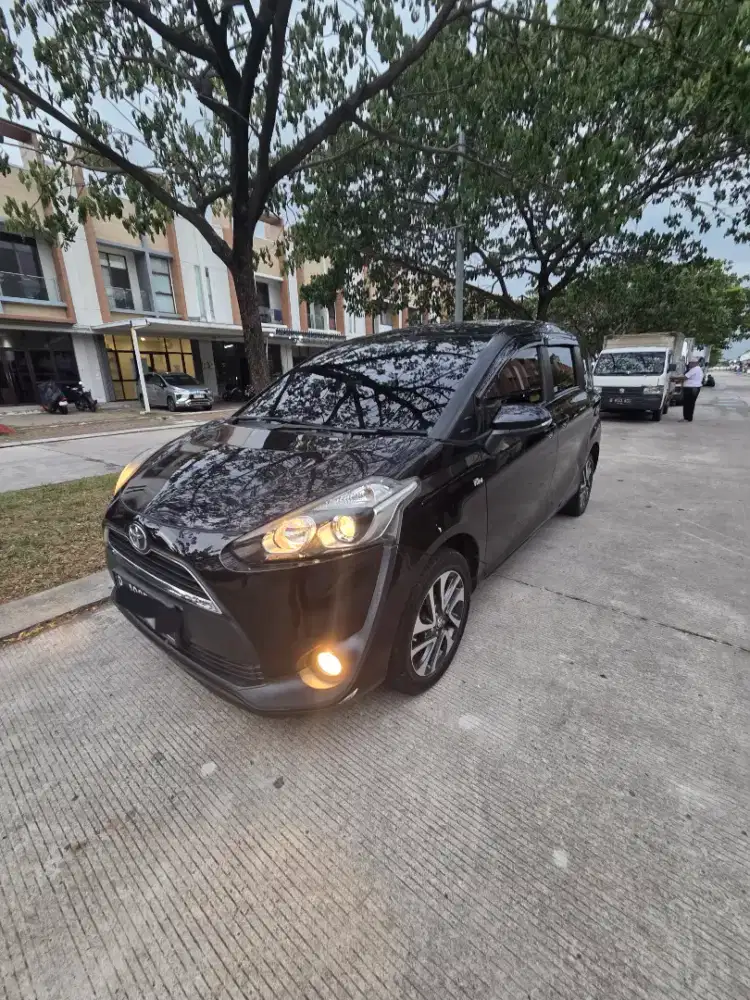 Jual Toyota Sienta a/t 2016