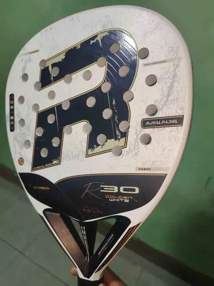 Royal Padel R30 Golden White 2026
(Limited Only 1000pcs Di Dunia)