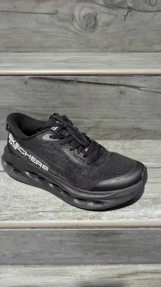 Skecher Max Cushion Slip-in All Black