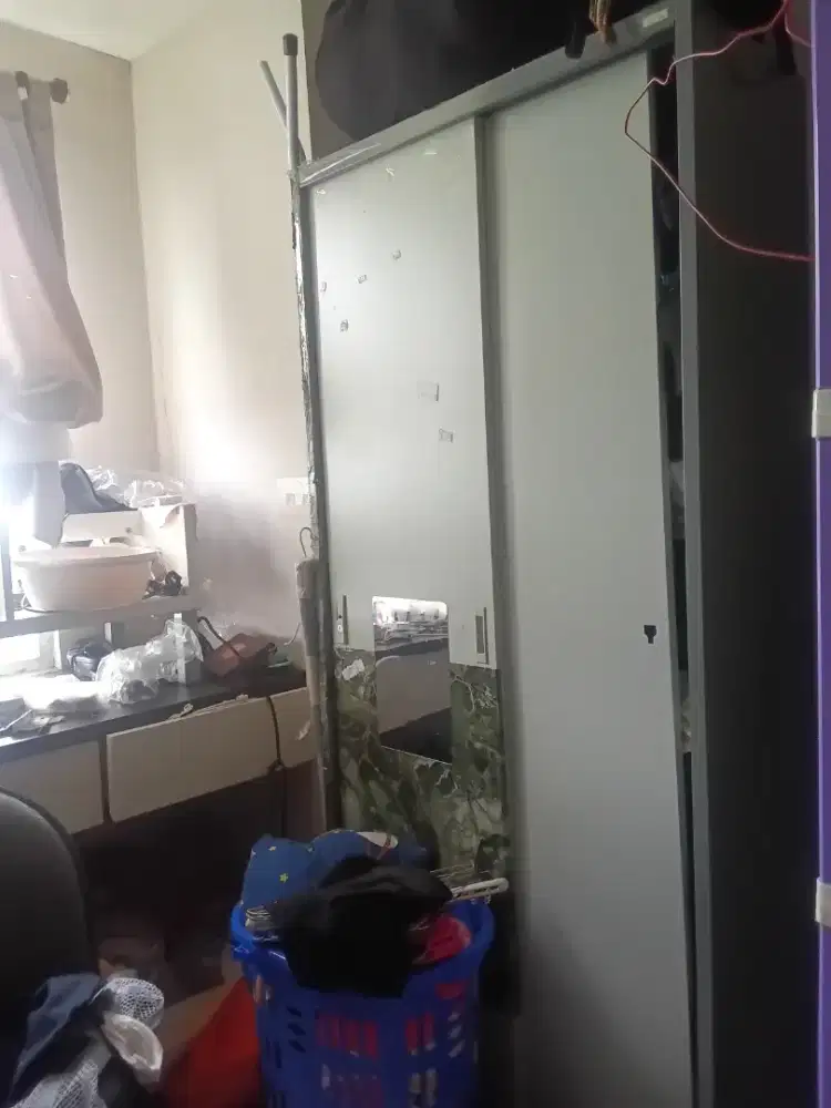 Lemari besi 2pintu 4sekat