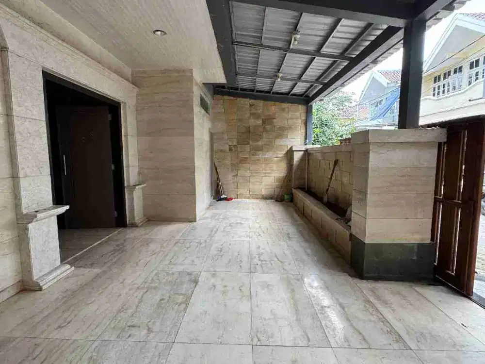 Rumah mewah dalam komplek Palem Mas jln Hertasning Makassar