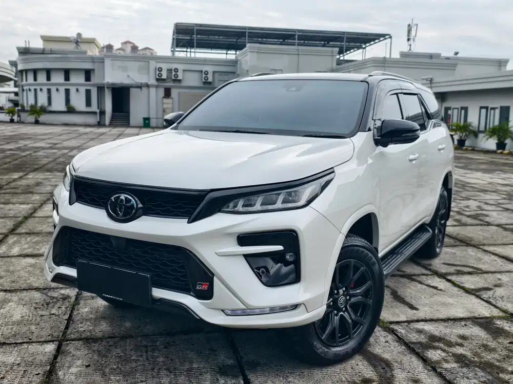 [4RB] TOYOTA FORTUNER 2.8 GR 4X4 LEGENDER TSS 2025 PUTIH GENAP