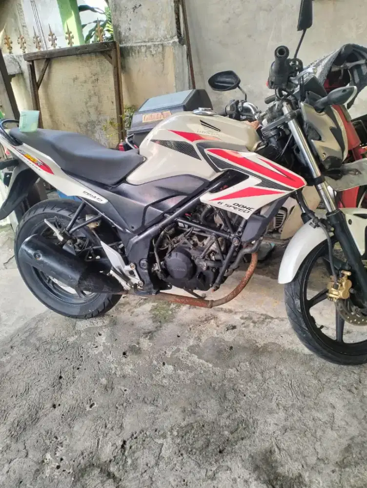 Honda CBR 150R Plat T