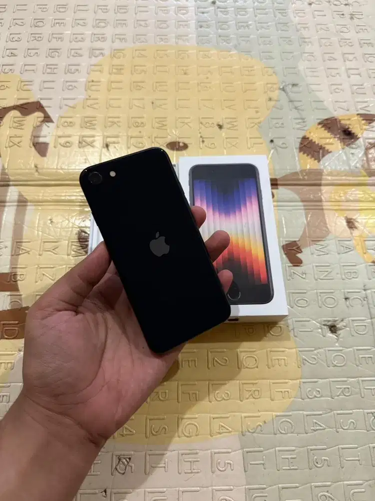 Iphone SE GEN 3 128Gb Resmi Ibox Fullset Mulus
