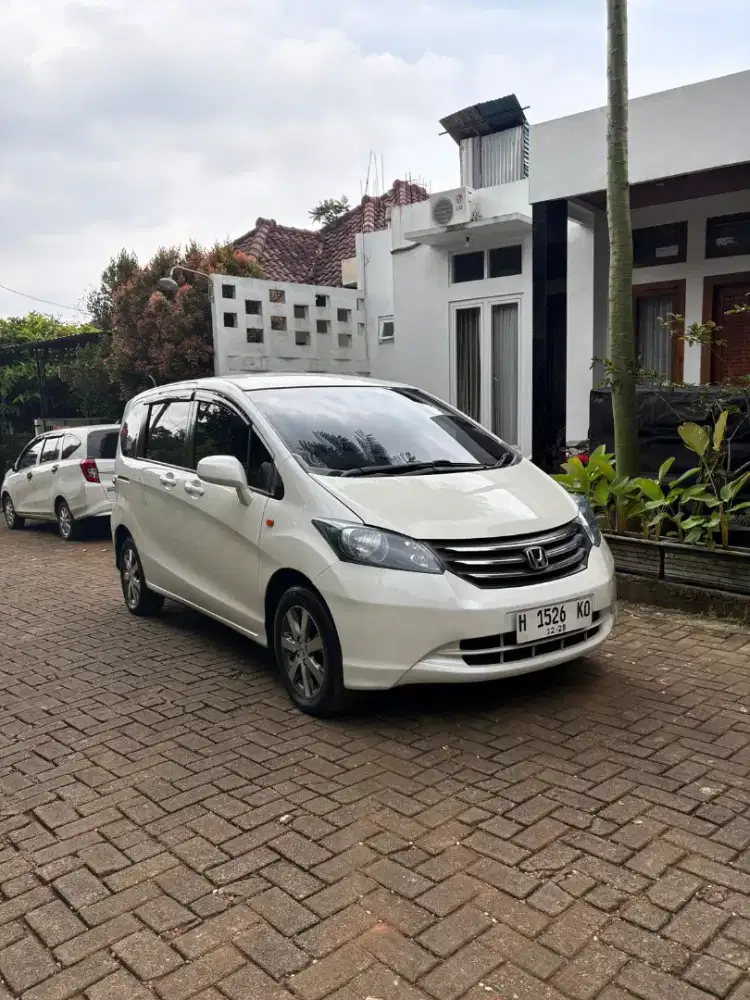 HONDA FREED 2009