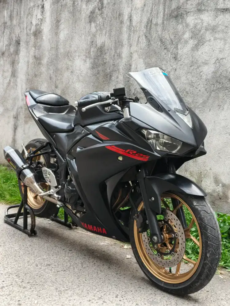 YAMAHA R25 2017