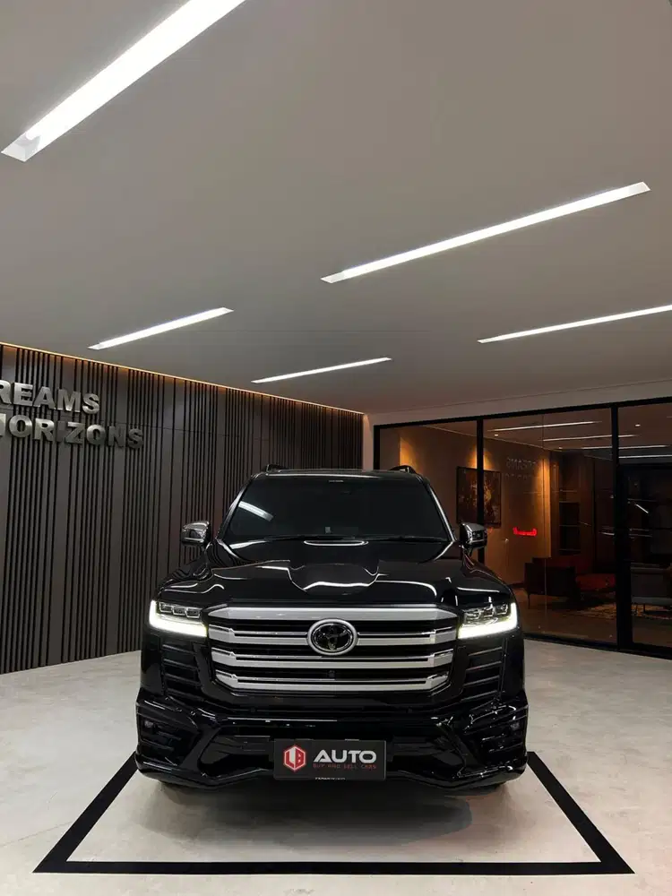 Toyota Land Cruiser LC300 VXR 2024 LC Hitam Km6rb Nik 2023 B389HNT