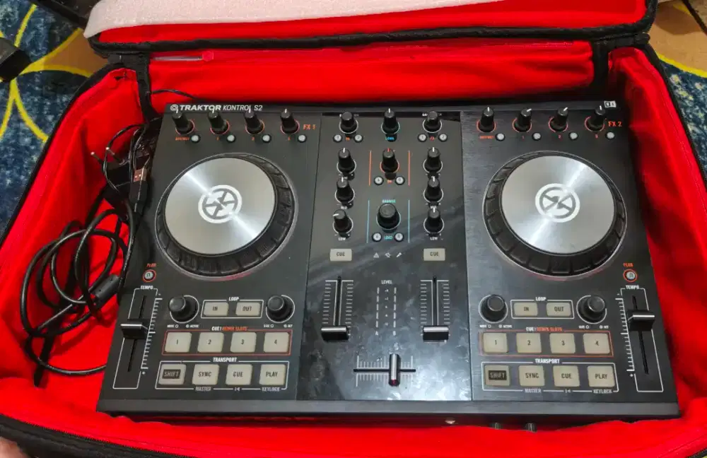 ALAT DJ CONTROLER TRAKTOR S2-MK2