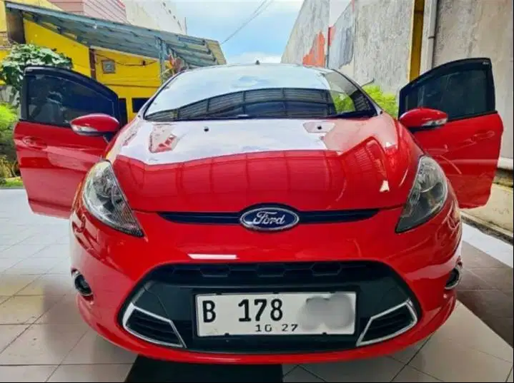 FORD Fiesta 1.6 S Matic 2012 Low Km Antik Seperti baru Low Km 850