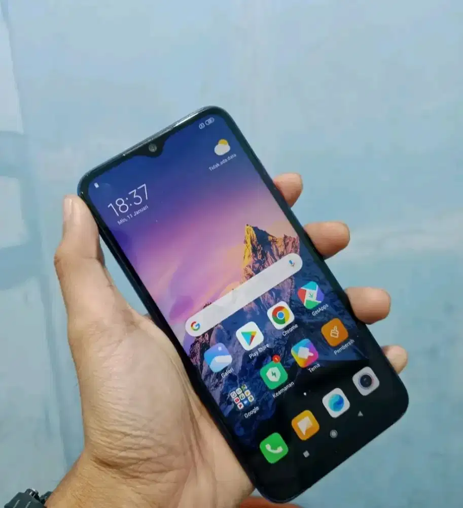 xiaomi Redmi note 8 
Ram 4+1/64