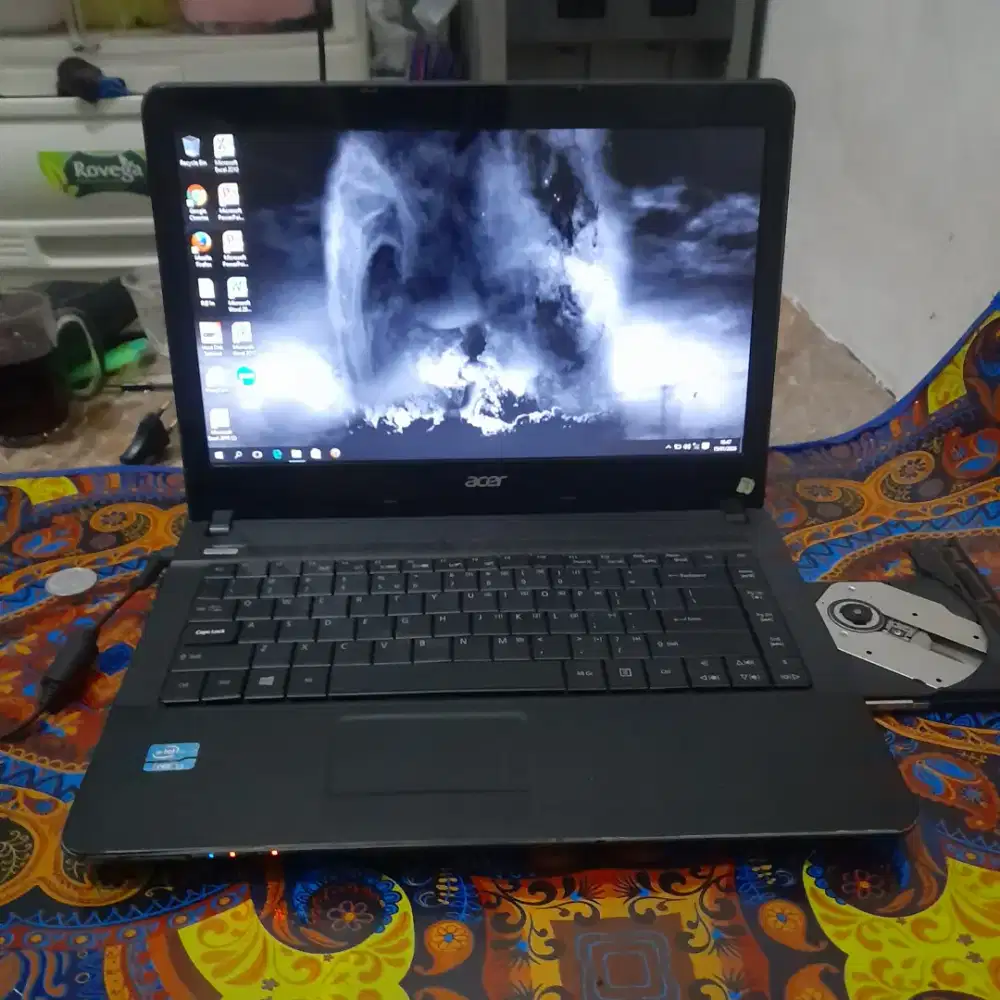 Laptop acer bagus di gunakan untuk kerja sekolah game dll
