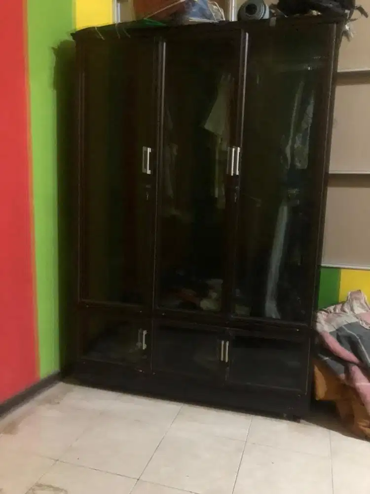 Lemari pakaian alumunium kaca