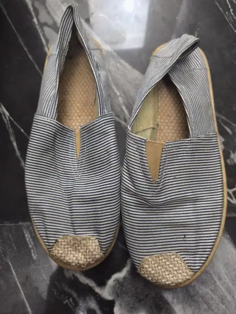 sepatu slip on preloved