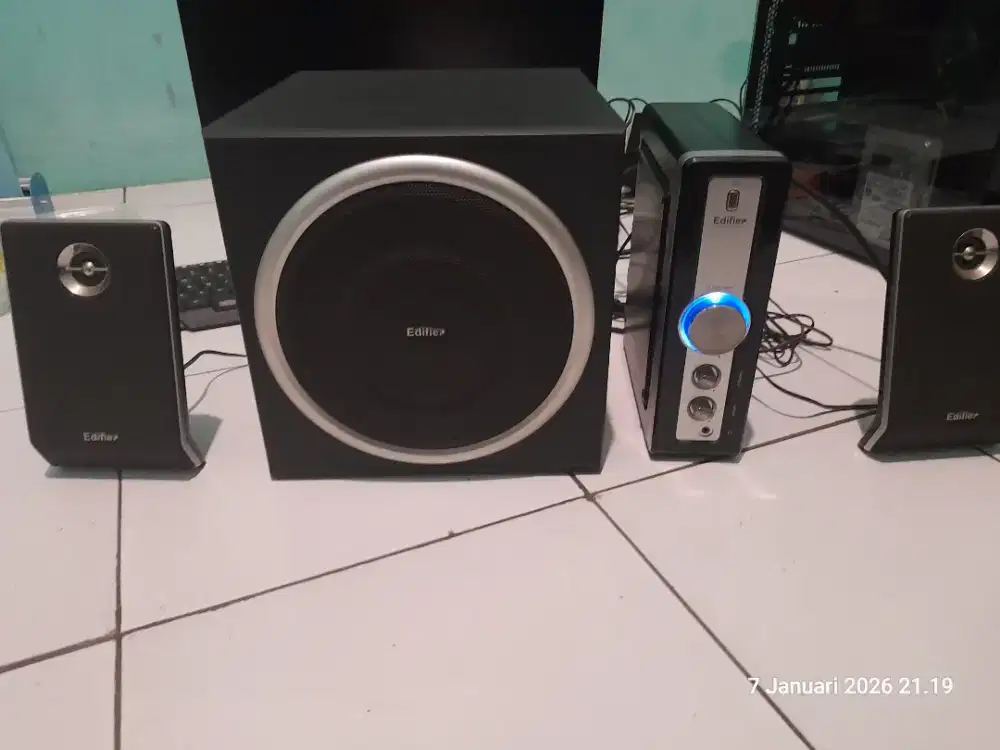Speaker edifier 2.1 system