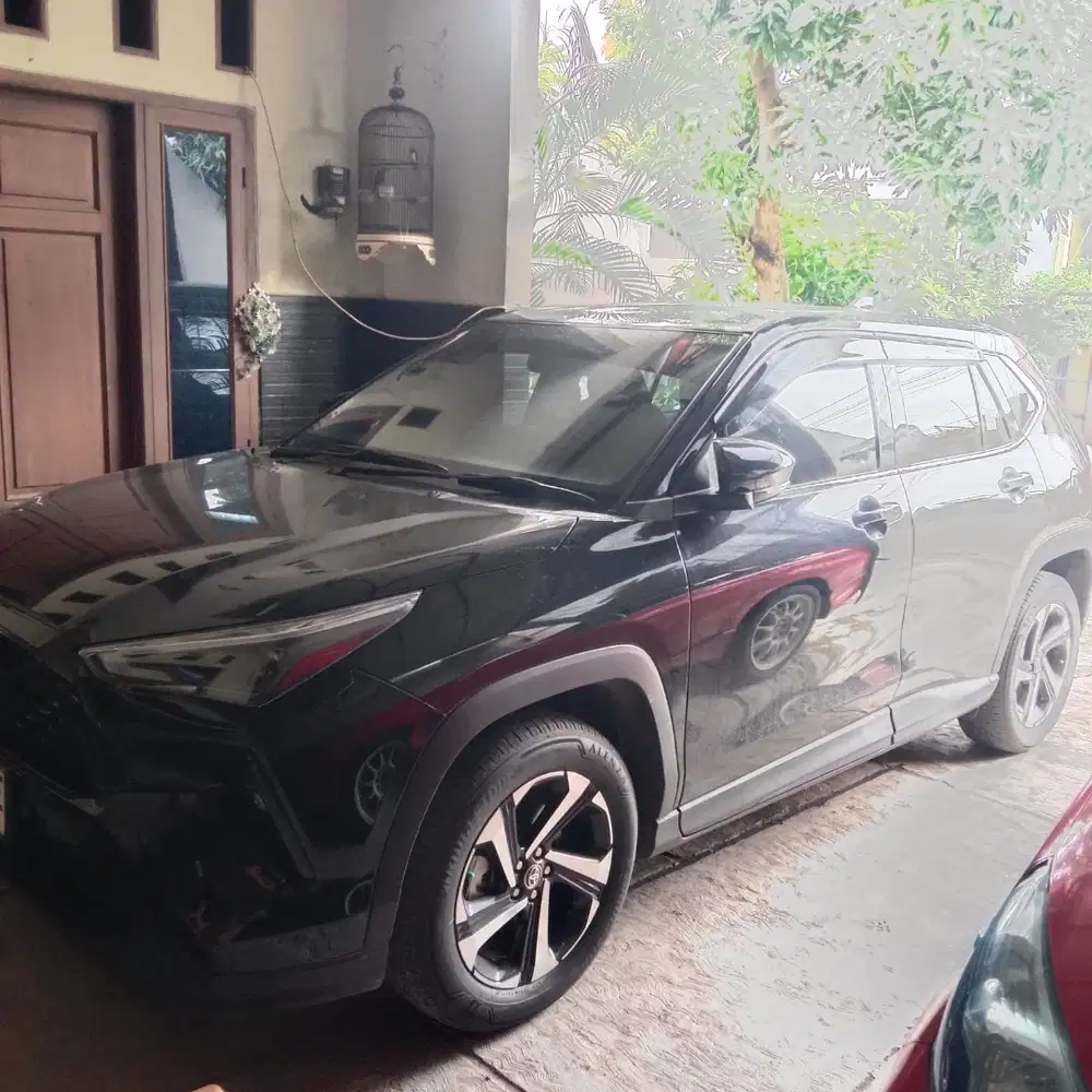 Toyota Yaris Cross tipe G hitam