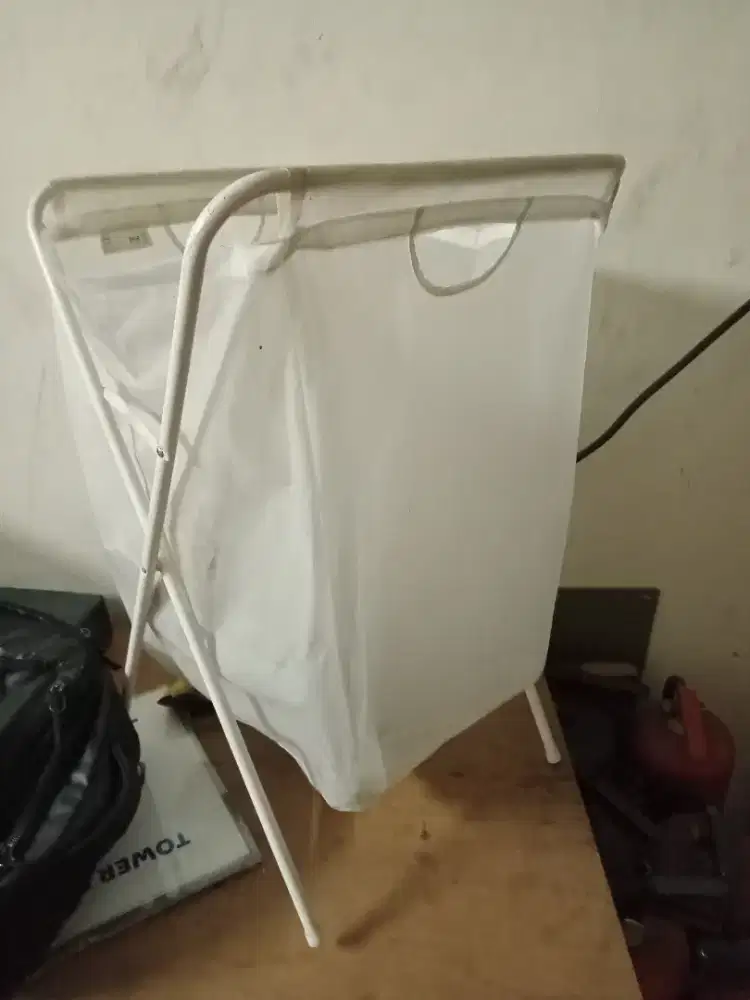 Tempat simpan pakaiannya ikea