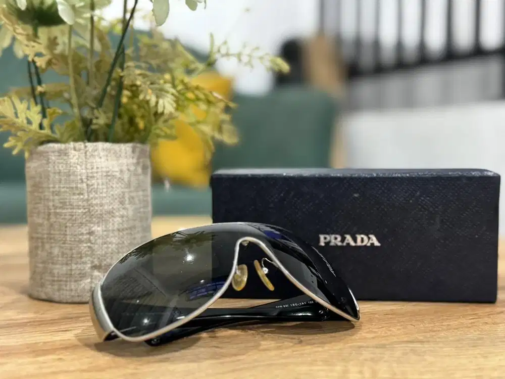 PRADA Oversized Sunglass Original