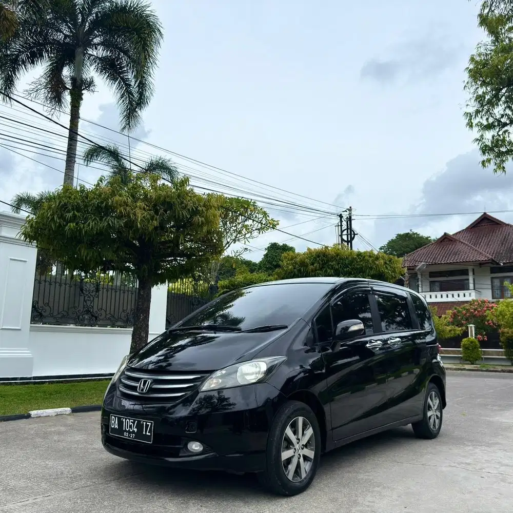 Dp 20 jt Honda Freed psd istimewa 2012
