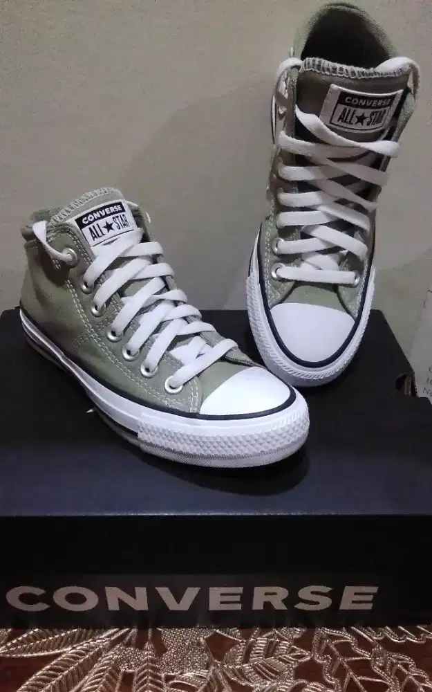 NEW ORIGINAL CONVERSE WITH BOX