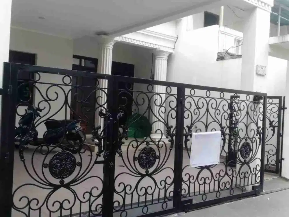 Rumah Clasic 2 Lantai di Taman Malaka Pondok Kelapa Jakarta Timur