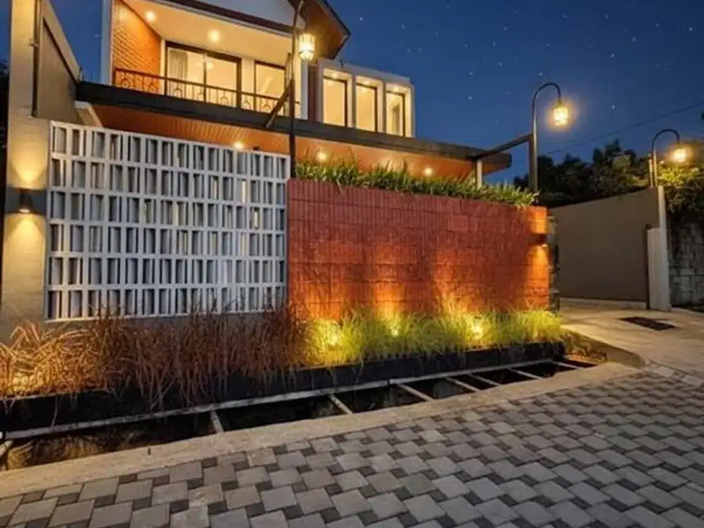 Properti Premium! Rumah Induk + 3 Villa Private Pool belakang Hyatt Palagan