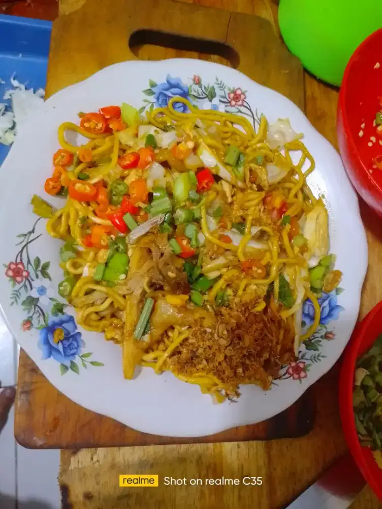 LOKER SEGERA  tukang masak resto bakmi jowo masakan khas Jawa /jogja