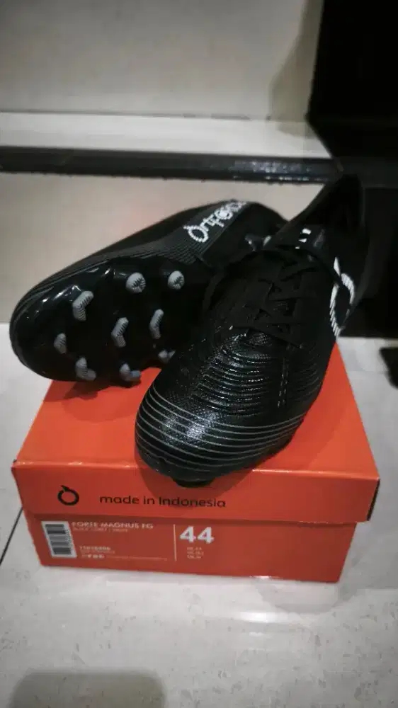 Sepatu Bola Ortuseight size 44