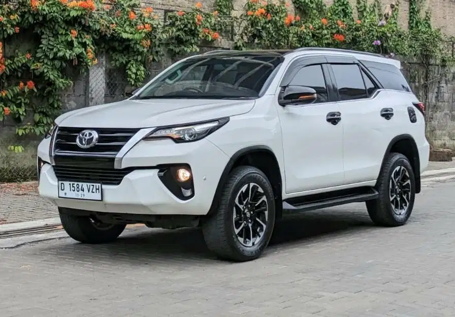 Toyota FORTUNER VRZ 2.4 DIESEL AT 2019 KM 78rb RECORD TOYOTA BANDUNG