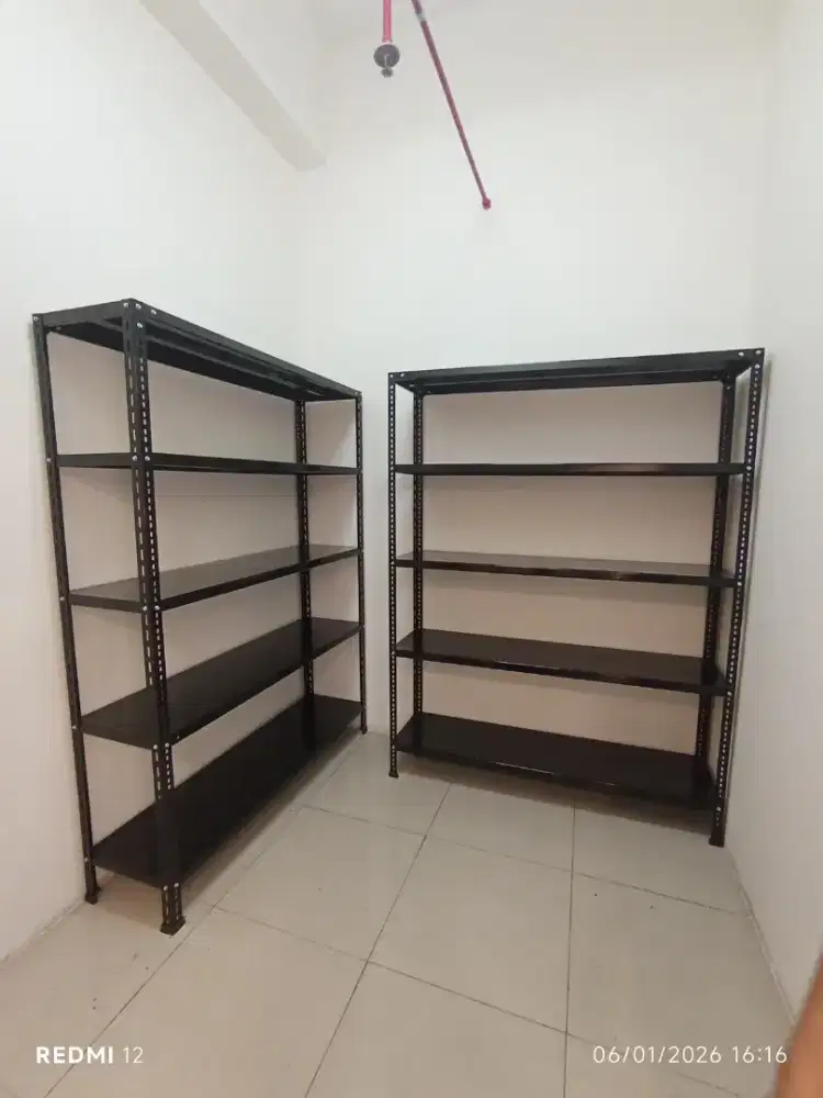 Rak besi siku lubang