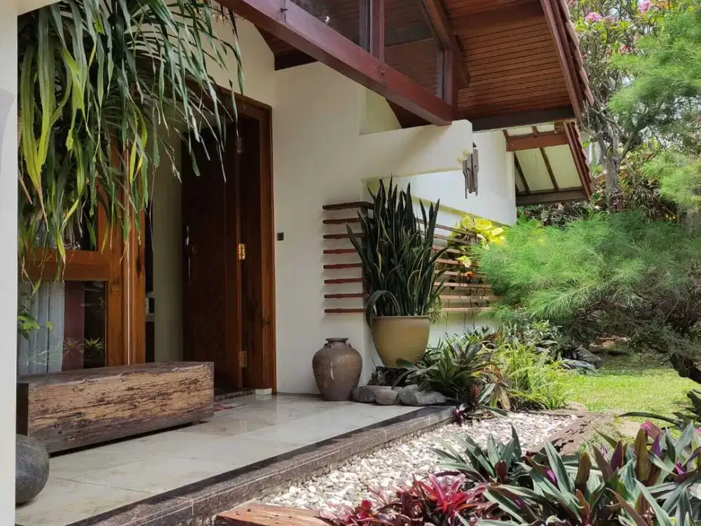 Turun Harga Jual Murah Rumah Mewah ,Rumah Asri di Pasteur Bandung dekat Exit Toll.