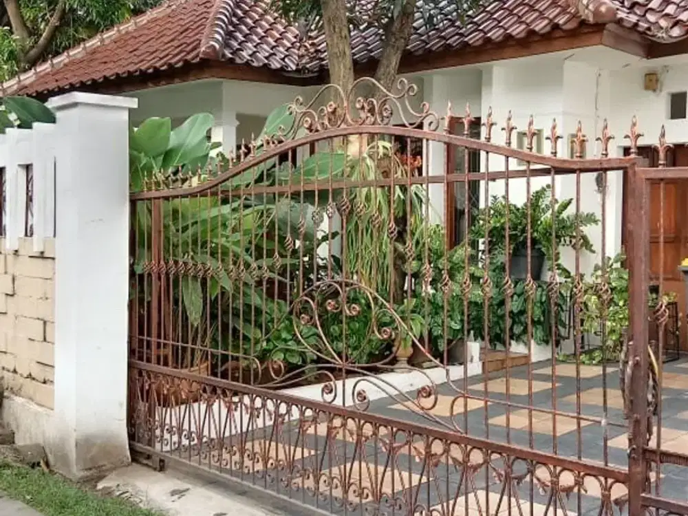 Dijual Rumah Besar Lokasi Strategis Di Dekat Stasiun Bintaro