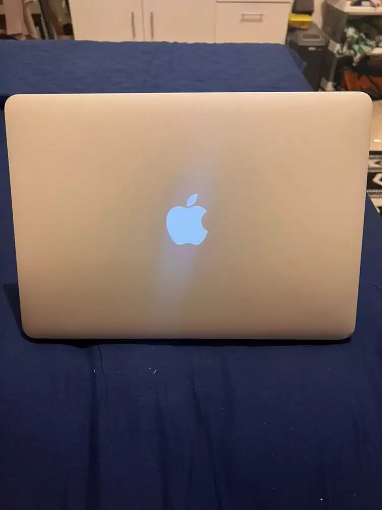 MacBook Air 13 inch 2017 Ram 8/128gb Intel core i7 unit Only