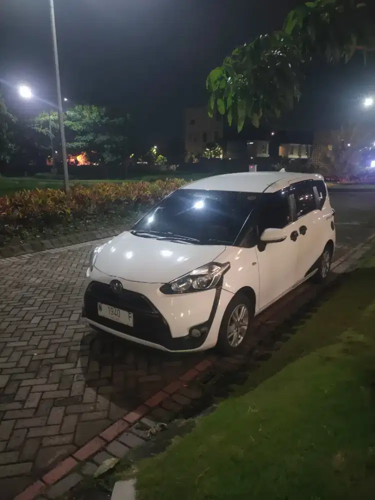 Toyota Sienta mulus sekali murah sekali