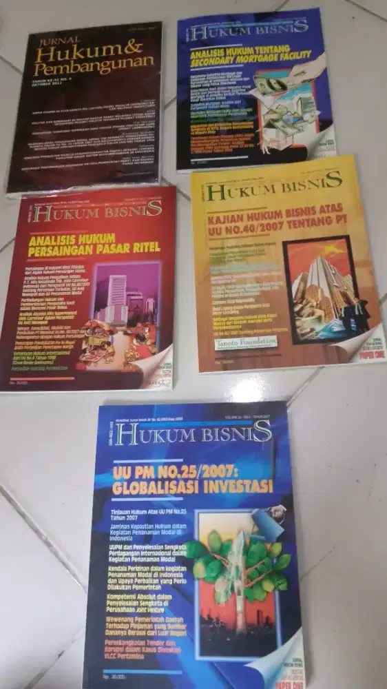 Buku jurnal hukum masih layak