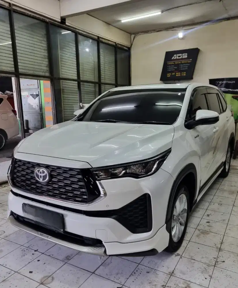 Innova ZENIX V Hybrid 2023 Modelista