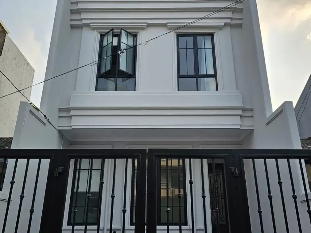 Brand New! Rumah SHM Semi Furnished dengan Luas tanah 102 m2 di Janur Kuning , Kelapa gading