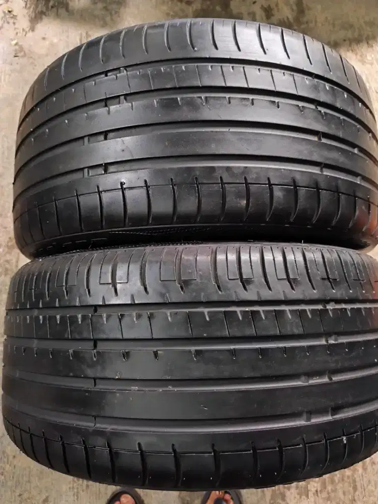 Accelera PHI 265 35 R18