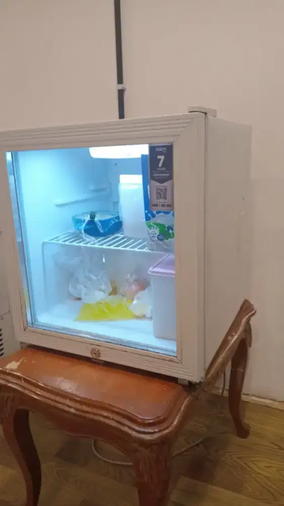 Showcase mini merk Aqua