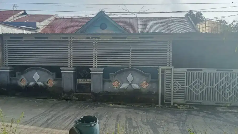 Di jual rumah lengkap dgn isinya